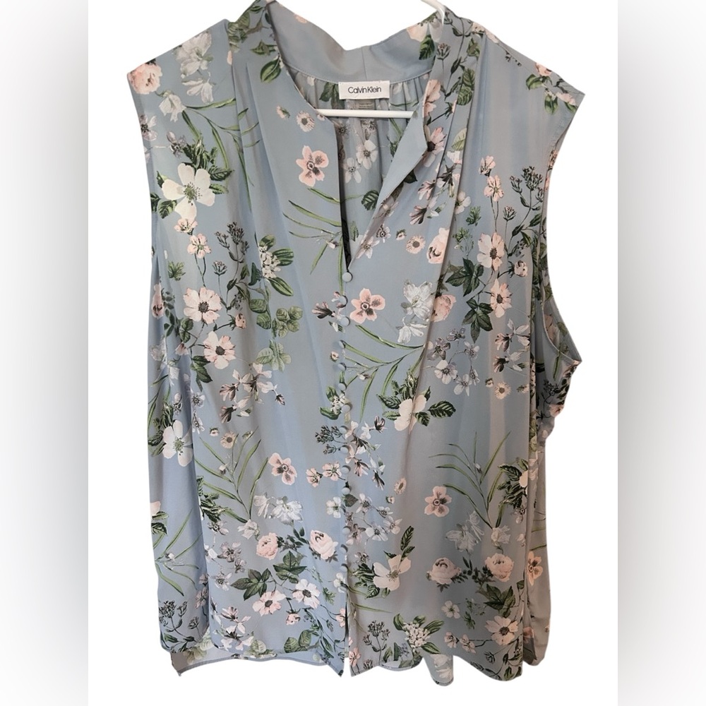Calvin Klein Sleeveless Floral V-Neck Blouse in Light Blue